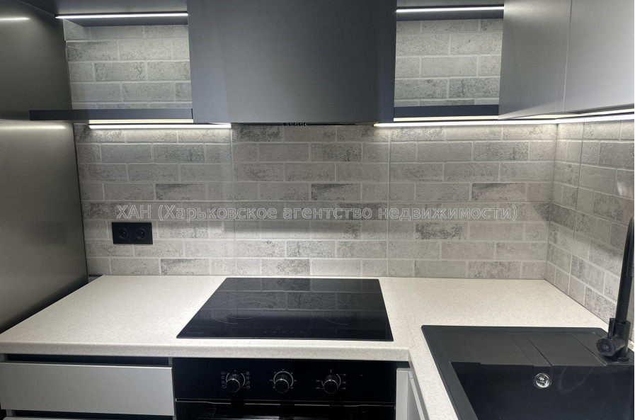 Продам квартиру, Борткевича ул. , 11 , 1 кім., 42.75 м², евроремонт 