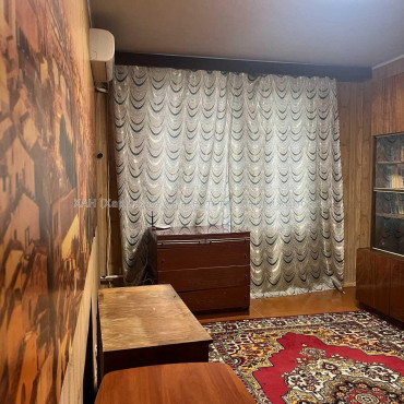 Продам квартиру, Бучмы ул. , 14 , 2 кім., 45 м², советский ремонт 