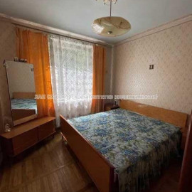 Продам квартиру, Непокоренных ул. , 70 , 2 кім., 46 м², советский ремонт
