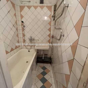 Продам квартиру, Непокоренных ул. , 70 , 2 кім., 46 м², советский ремонт 