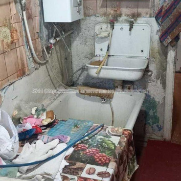 Продам квартиру, Байрона пр-т , 1 кім., 28 м², без ремонта 