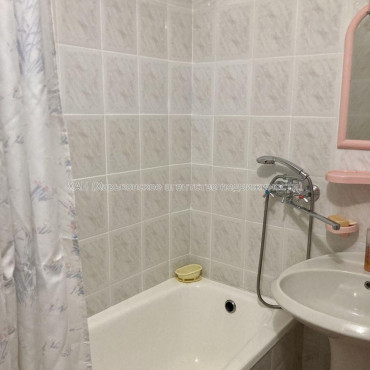 Продам квартиру, 2  ком., 47 м², косметический ремонт 