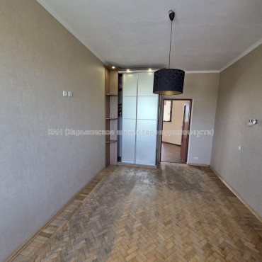 Продам квартиру, Алчевских ул. , 58 , 3 кім., 60 м², капитальный ремонт 