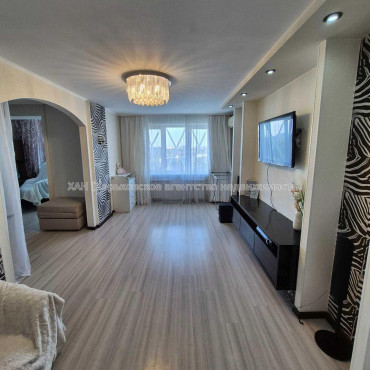 Продам квартиру, Ньютона ул. , 115/1 , 3 кім., 70 м², капитальный ремонт 