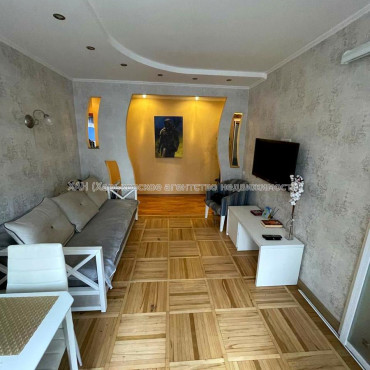 Продам квартиру, Деревянко ул. , 3Б , 3  ком., 65.20 м², капитальный ремонт 