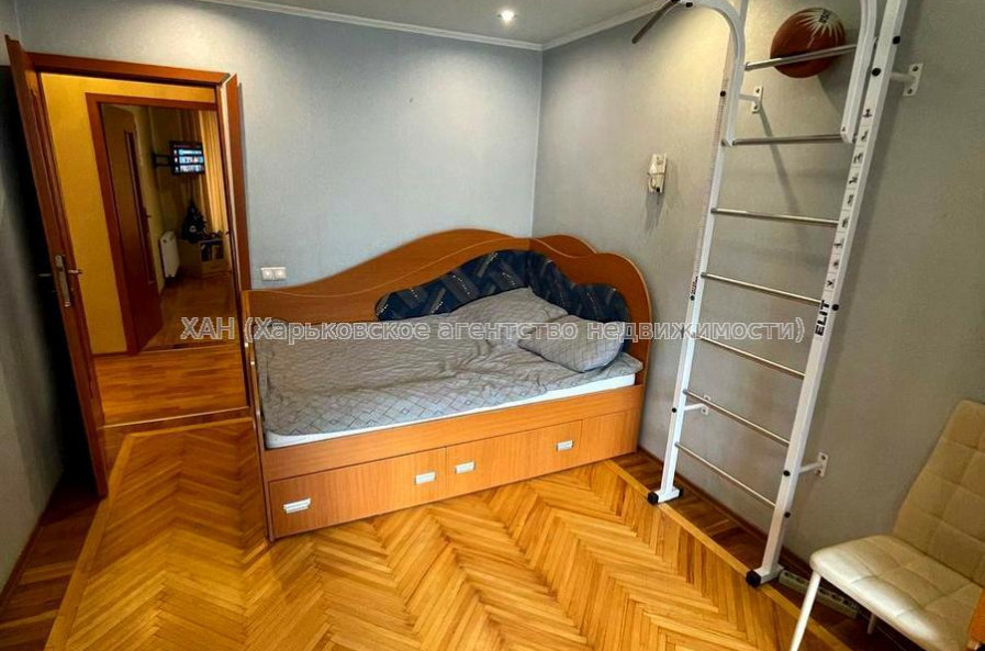 Продам квартиру, Деревянко ул. , 3Б , 3  ком., 65.20 м², капитальный ремонт 