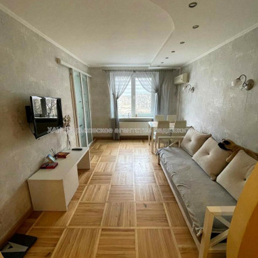 Продам квартиру, Деревянко ул. , 3Б , 3  ком., 65.20 м², капитальный ремонт 