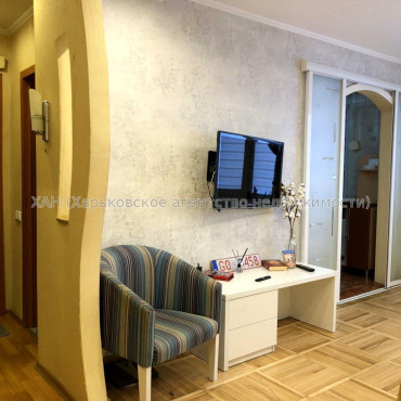 Продам квартиру, Деревянко ул. , 3Б , 3  ком., 65.20 м², капитальный ремонт 