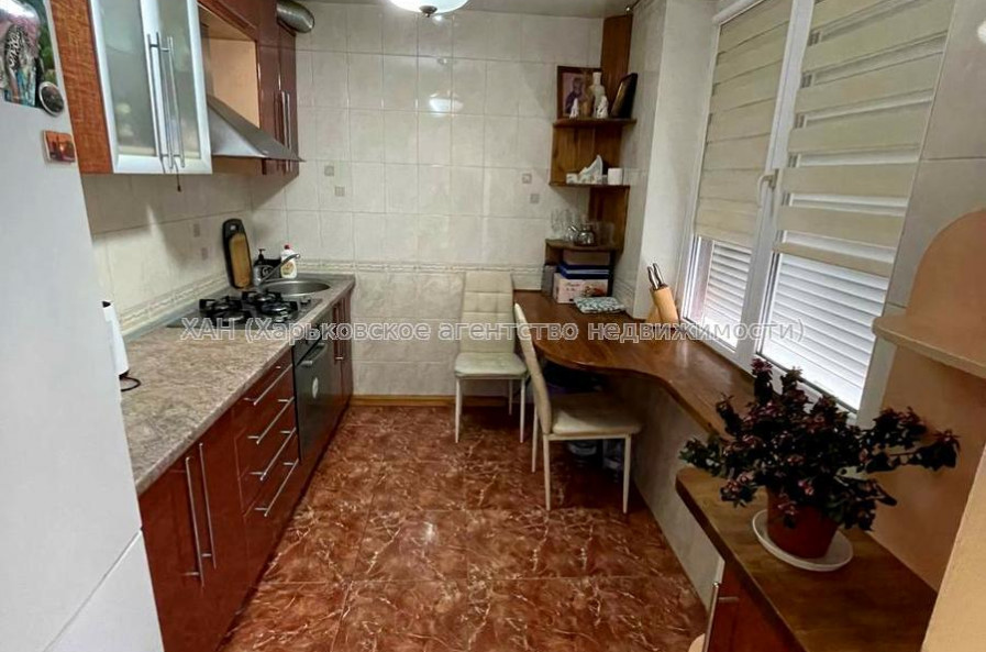 Продам квартиру, Деревянко ул. , 3Б , 3  ком., 65.20 м², капитальный ремонт 