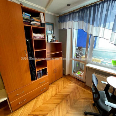 Продам квартиру, Деревянко ул. , 3Б , 3  ком., 65.20 м², капитальный ремонт 