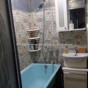 Продам квартиру, Михаила Комарова ул. , 1 кім., 30 м², косметический ремонт 