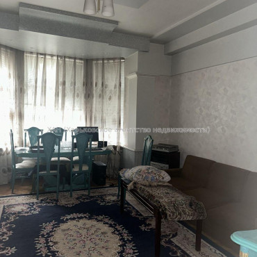 Продам квартиру, Героев Харькова просп. , 2 кім., 71.20 м², капитальный ремонт 