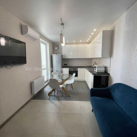 Продам квартиру, Ньютона ул. , 3 кім., 96 м², евроремонт