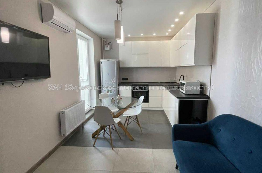 Продам квартиру, Ньютона ул. , 3 кім., 96 м², евроремонт 