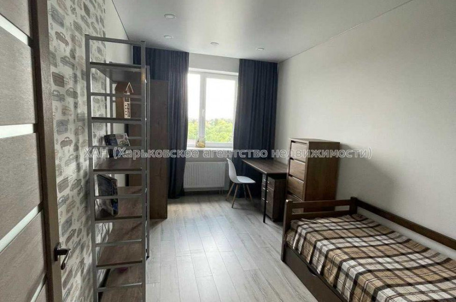 Продам квартиру, Ньютона ул. , 3 кім., 96 м², евроремонт 