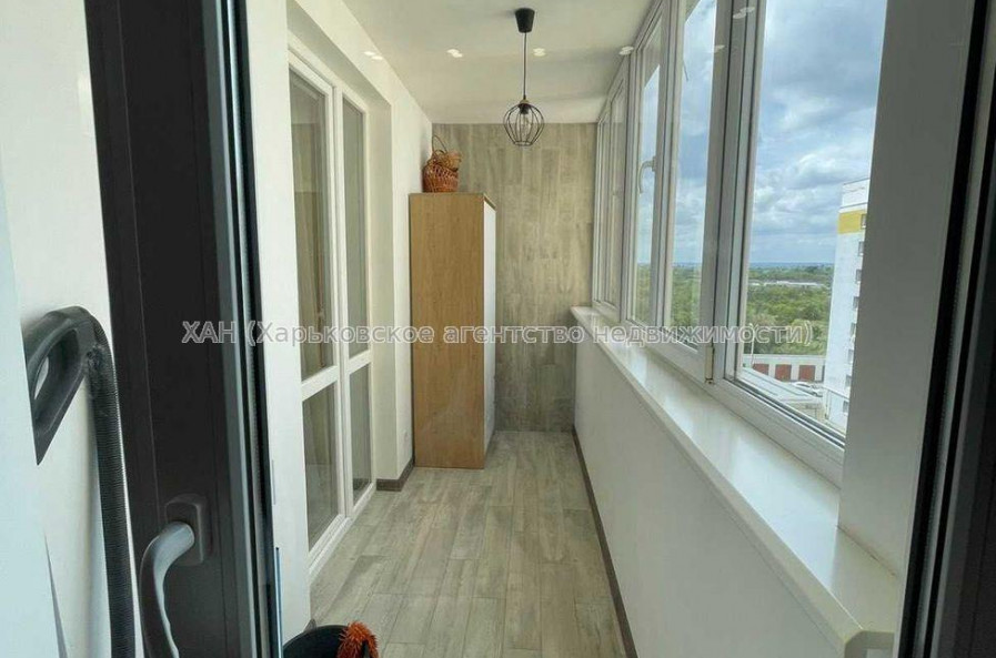 Продам квартиру, Ньютона ул. , 3 кім., 96 м², евроремонт 