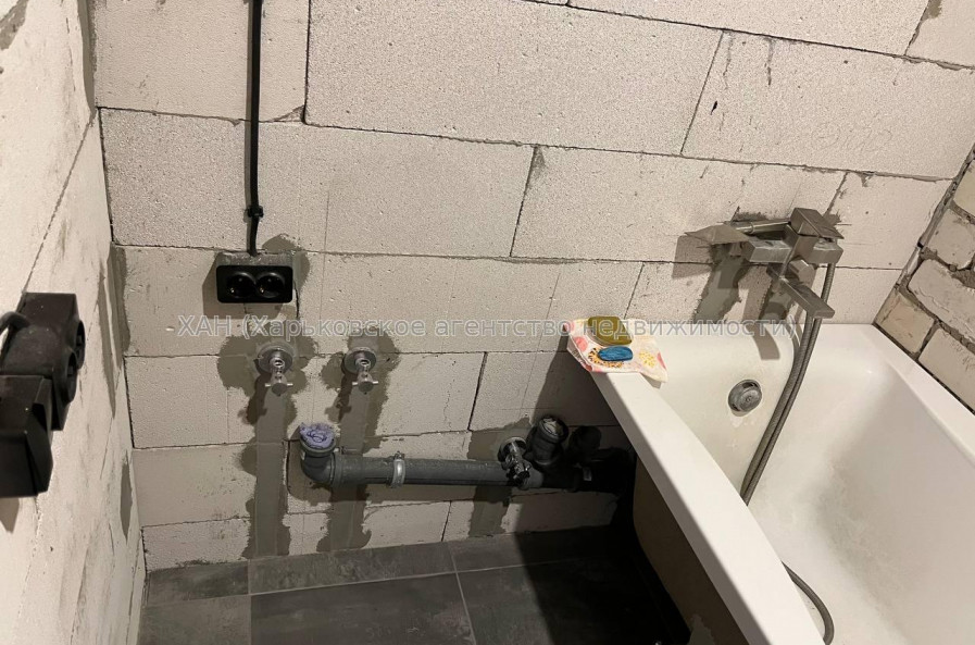 Продам квартиру, Авиахимическая ул. , 7 , 1 кім., 20.70 м², частичный ремонт 