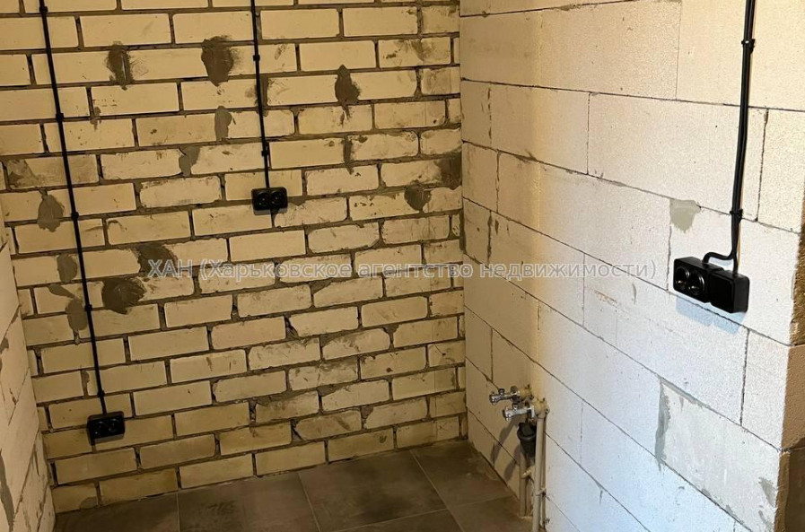 Продам квартиру, Авиахимическая ул. , 7 , 1 кім., 20.70 м², частичный ремонт 