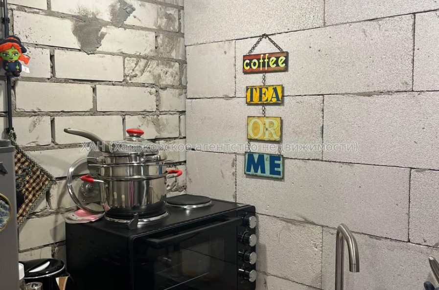 Продам квартиру, Авиахимическая ул. , 7 , 1 кім., 20.70 м², частичный ремонт 