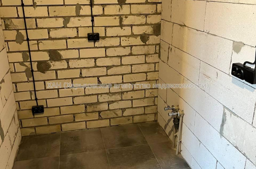 Продам квартиру, Авиахимическая ул. , 7 , 1 кім., 20.70 м², частичный ремонт 