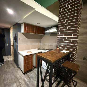 Продам квартиру, Лозовская ул. , 5 , 1 кім., 39 м², капитальный ремонт 