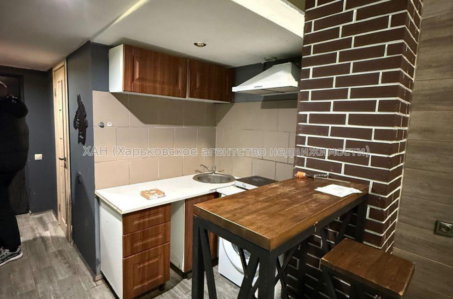 Продам квартиру, Лозовская ул. , 5 , 1 кім., 39 м², капитальный ремонт 