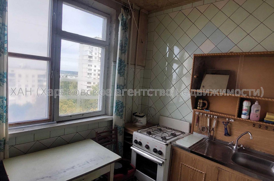 Продам квартиру, Гвардейцев Широнинцев ул. , 52 , 2 кім., 47 м², советский ремонт 