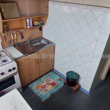 Продам квартиру, Гвардейцев Широнинцев ул. , 52 , 2 кім., 47 м², советский ремонт 