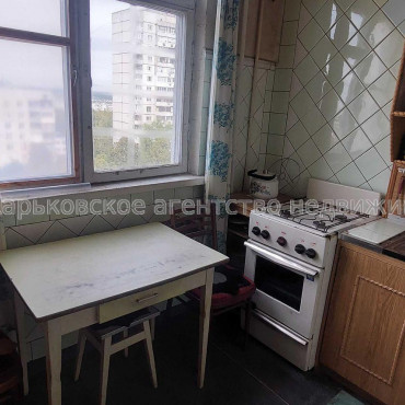 Продам квартиру, Гвардейцев Широнинцев ул. , 52 , 2 кім., 47 м², советский ремонт 