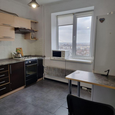 Продам квартиру, Салтовское шоссе , 1 кім., 40 м², капитальный ремонт 