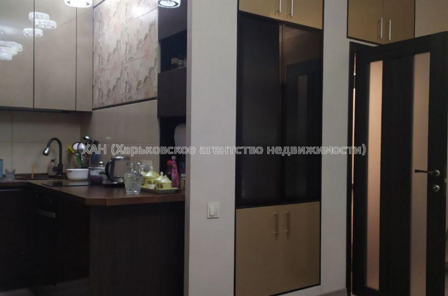 Продам квартиру, Индустриальный просп. , 3 кім., 69 м², евроремонт 