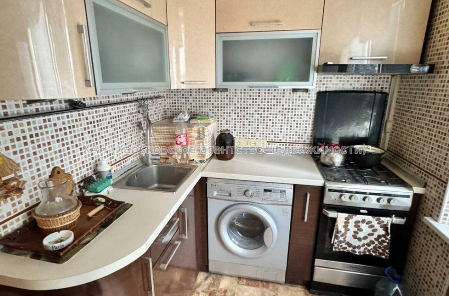 Продам квартиру, Аэрокосмический пр. , 3 кім., 65 м², советский ремонт 