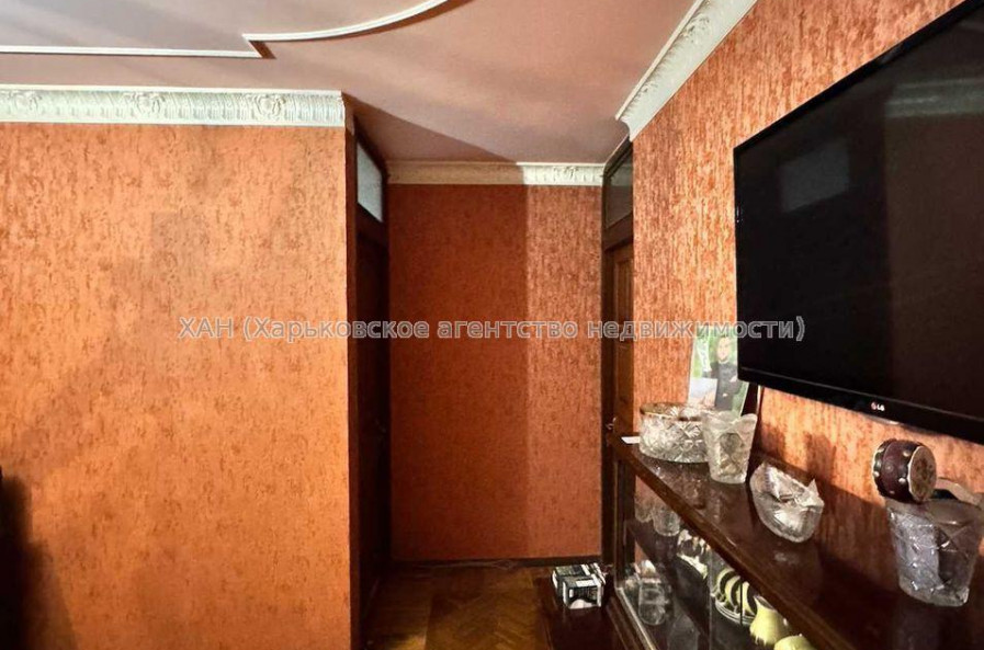 Продам квартиру, Аэрокосмический пр. , 3 кім., 65 м², советский ремонт 
