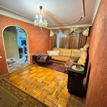Продам квартиру, Аэрокосмический пр. , 3 кім., 65 м², советский ремонт 