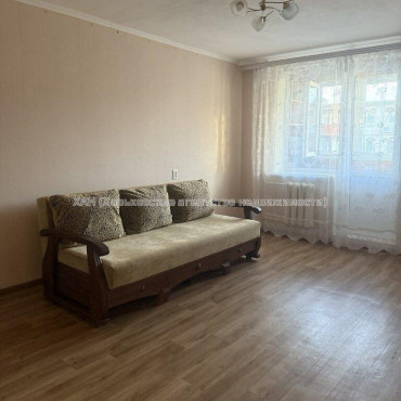 Продам квартиру, Зерновая ул. , 2 кім., 45 м², косметический ремонт 