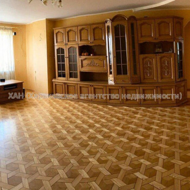 Продам квартиру, Героев Харькова просп. , 3  ком., 83 м², капитальный ремонт 