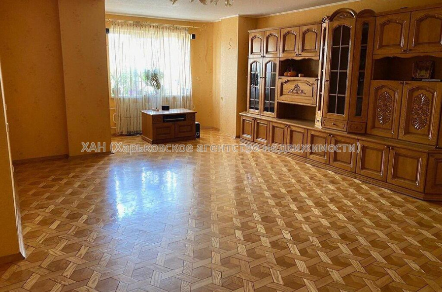 Продам квартиру, Героев Харькова просп. , 3  ком., 83 м², капитальный ремонт 