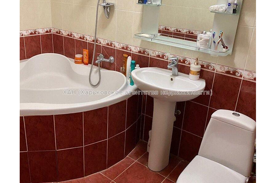 Продам квартиру, Героев Харькова просп. , 3  ком., 83 м², капитальный ремонт 