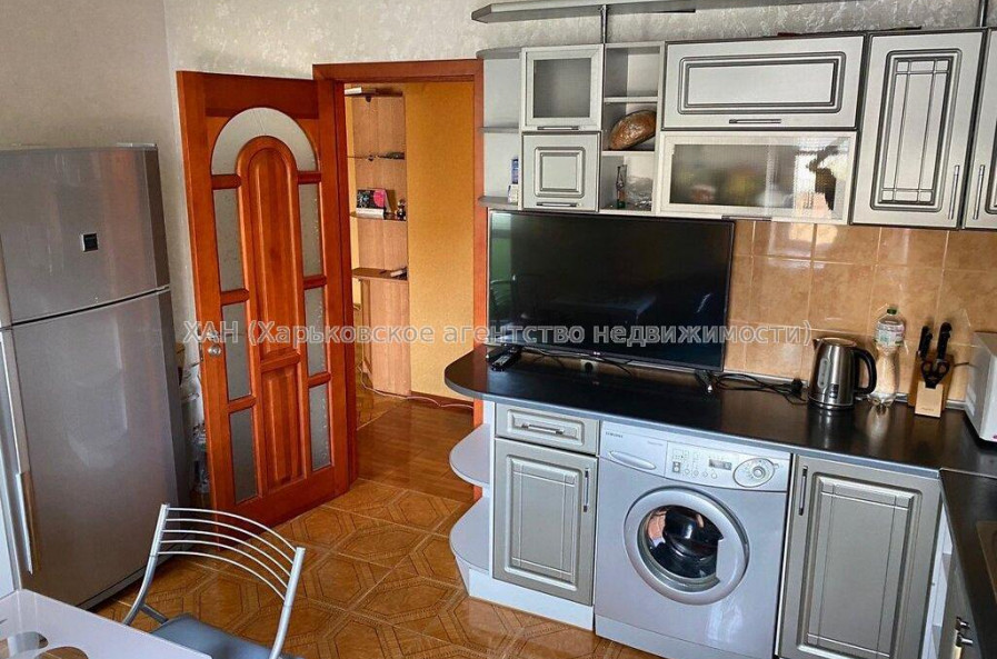 Продам квартиру, Героев Харькова просп. , 3  ком., 83 м², капитальный ремонт 