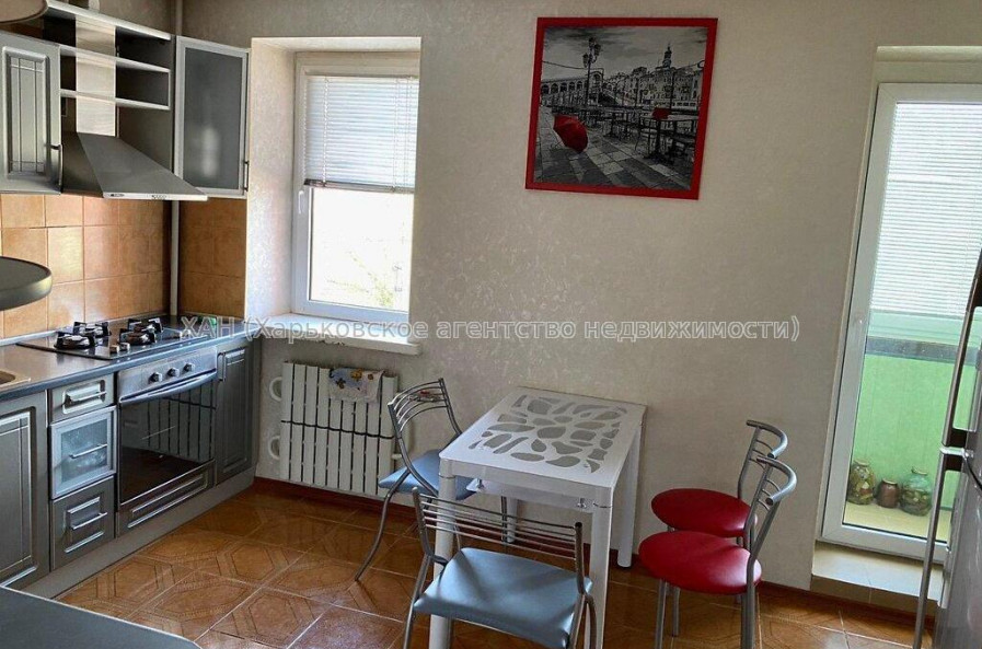 Продам квартиру, Героев Харькова просп. , 3  ком., 83 м², капитальный ремонт 