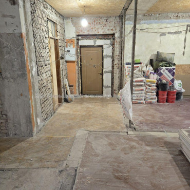 Продам квартиру, Клочковская ул. , 3  ком., 84 м², без отделочных работ 