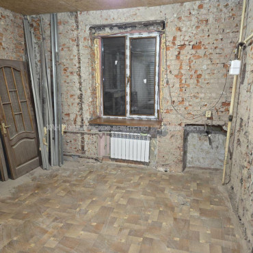 Продам квартиру, Клочковская ул. , 3  ком., 84 м², без отделочных работ 