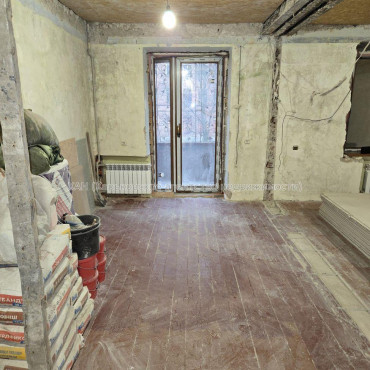 Продам квартиру, Клочковская ул. , 3  ком., 84 м², без отделочных работ 