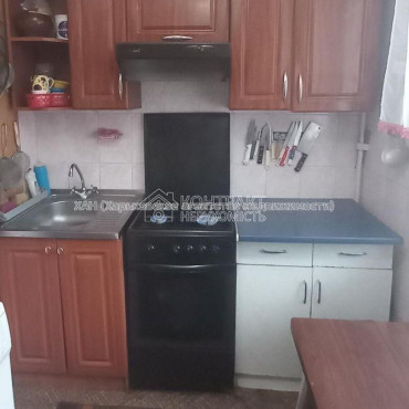 Продам квартиру, Бучмы ул. , 50 , 2 кім., 45 м², советский ремонт 