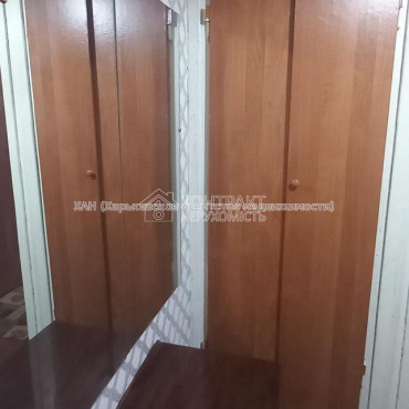 Продам квартиру, Бучмы ул. , 50 , 2 кім., 45 м², советский ремонт 