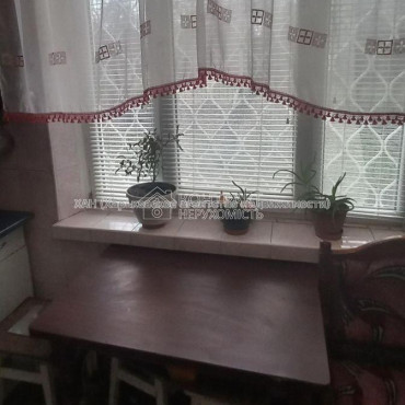 Продам квартиру, Бучмы ул. , 50 , 2 кім., 45 м², советский ремонт 