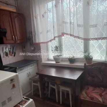 Продам квартиру, Бучмы ул. , 50 , 2 кім., 45 м², советский ремонт 