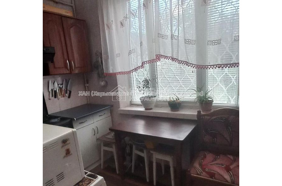 Продам квартиру, Бучмы ул. , 50 , 2 кім., 45 м², советский ремонт 