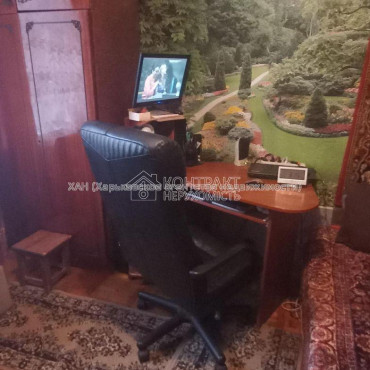 Продам квартиру, Бучмы ул. , 50 , 2 кім., 45 м², советский ремонт 