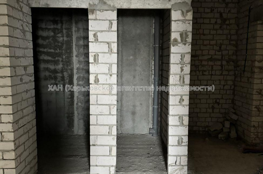 Продам квартиру, Непокоренных ул. , 2 кім., 65.70 м², без внутренних работ 